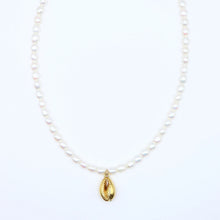 Load image into Gallery viewer, Pearl Shell Necklace