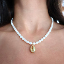 Load image into Gallery viewer, Pearl Shell Necklace