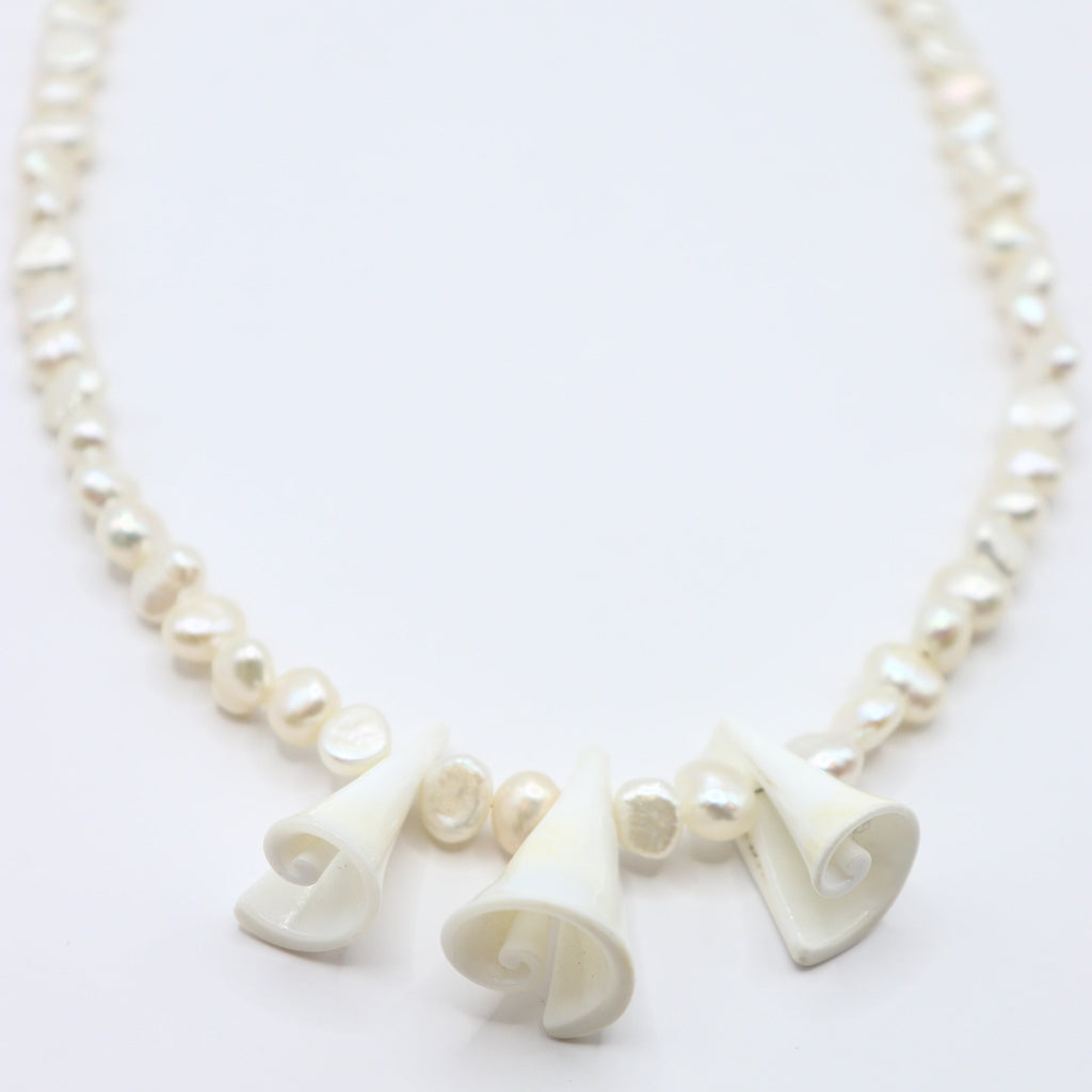 Swirly Pearly Necklace