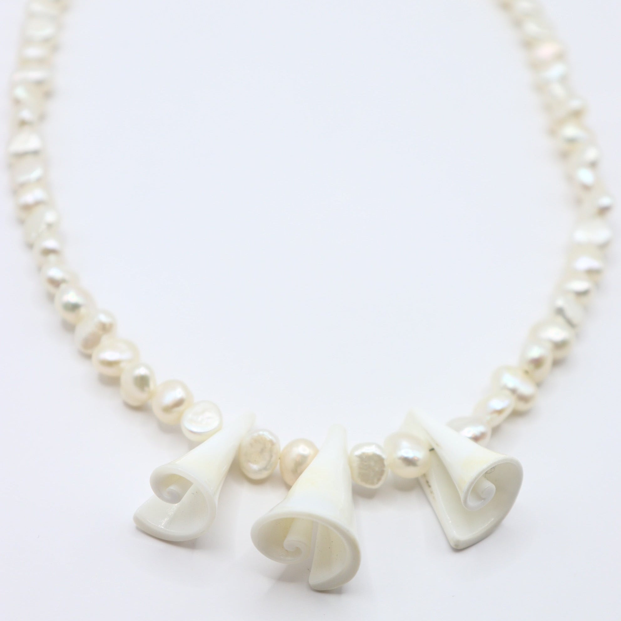 Swirly Pearly Necklace