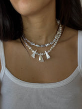 Load image into Gallery viewer, Swirly Pearly Necklace
