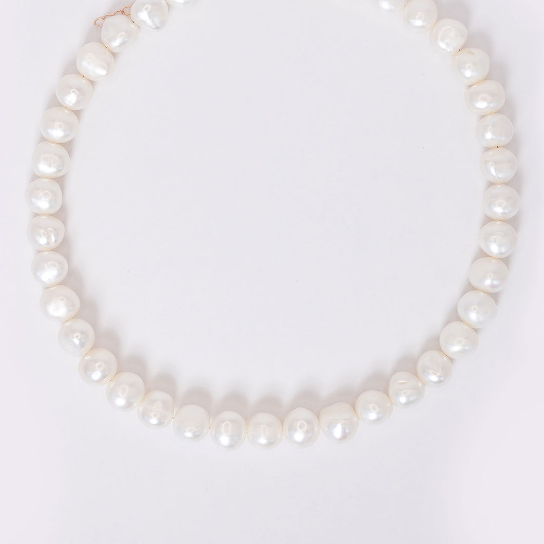 Classic Pearl Choker